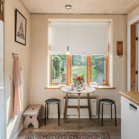 3 Bedroom Beautiful In Semesterbostad